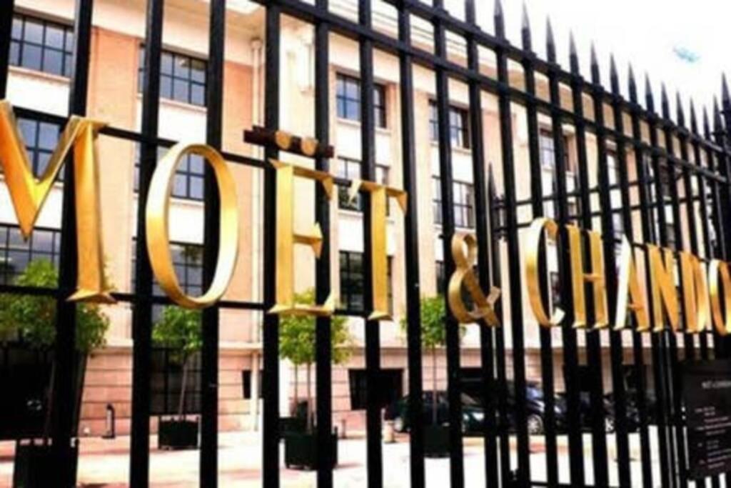 Suite Premium Le Figaro 2 에페르네이 외부 사진