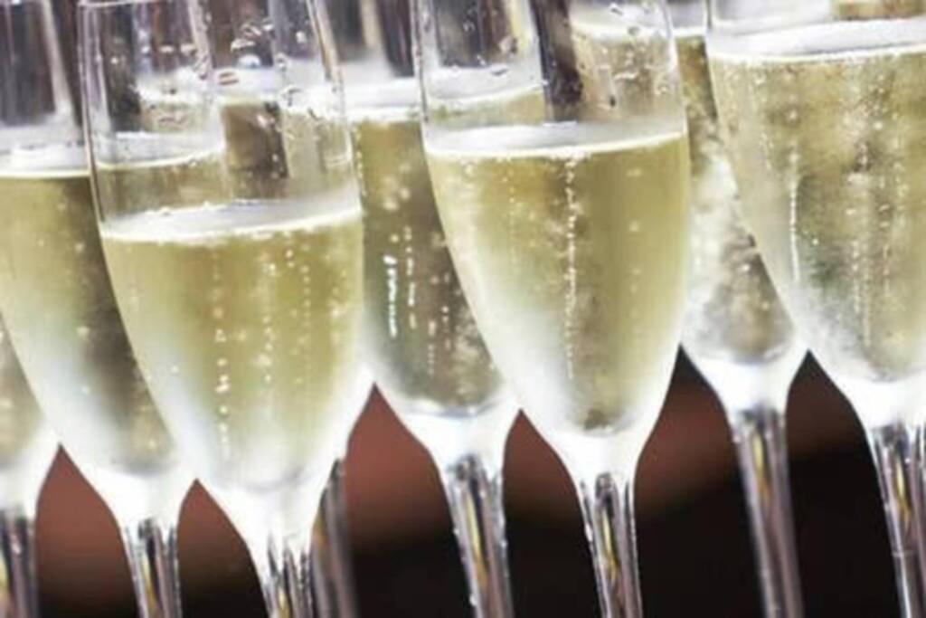 Suite Premium Le Figaro 2 에페르네이 외부 사진